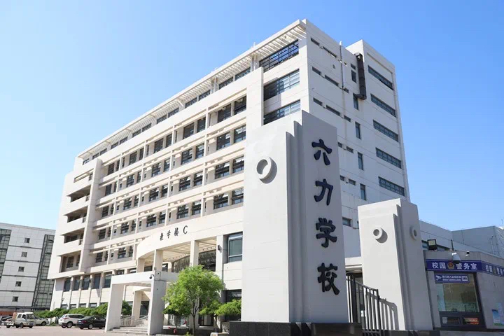 警色相（xiàng）伴，護航成長