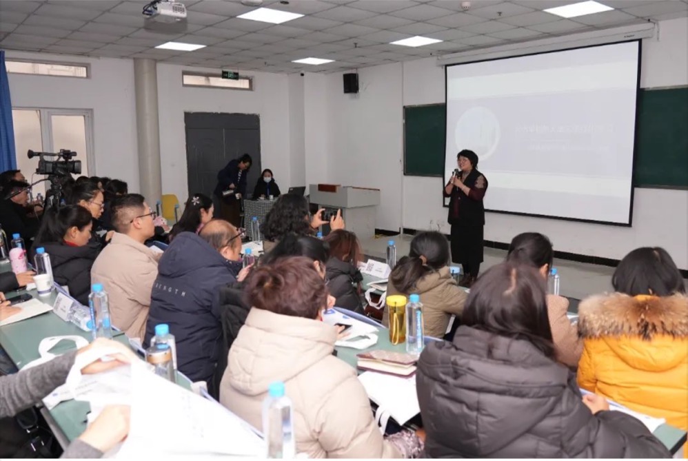交流促發展，攜手共進步  “國培計劃”雲南省中小學名校長走進六力（lì）學（xué）校學訪交流