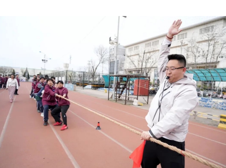 運動點亮青春 奮鬥逐夢未來_六力高級中學（xué）第三屆體育節之拔河爭霸賽