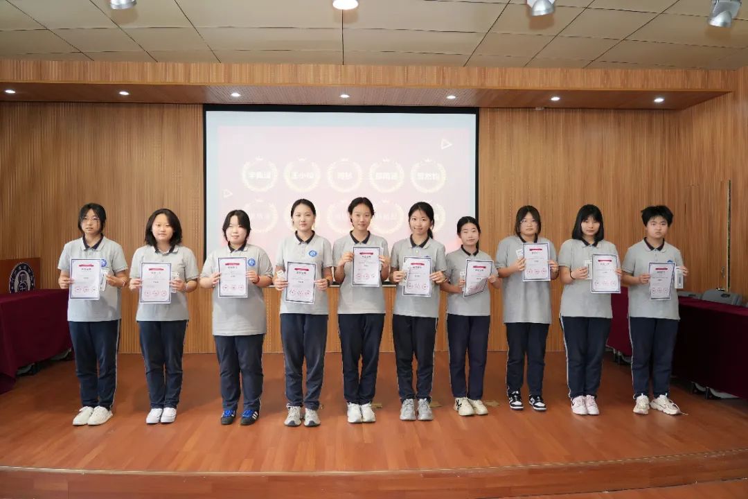 重磅喜訊】21項全國大獎花（huā）落六力高中！揭秘“家門口（kǒu）的風景”征文佳績背後，獨家思維訓練如何點亮學生創作之光！