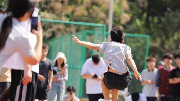 六力（lì）高級中學第三屆體育節之秋季運動會  薪火相傳，吾輩當“燃”