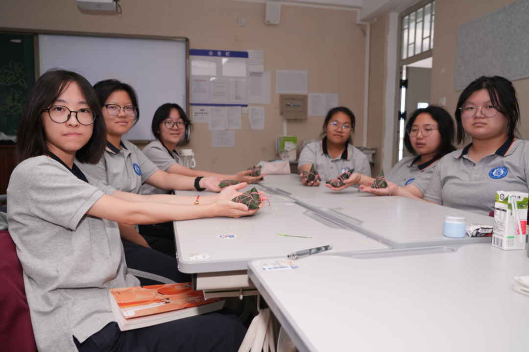 端（duān）午佳節丨和六力高級中（zhōng）學的同（tóng）學們“玩轉”粽葉（yè）