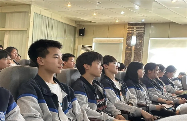 六（liù）力學校初中（zhōng）部 | 打造心育新篇章，家校攜手（shǒu）共築（zhù）成長路