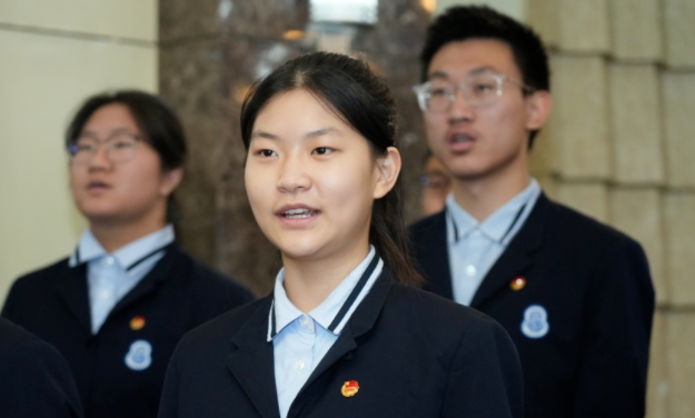 青春有為擔（dān）使命，奮楫揚帆毅前（qián）行|六力學校（xiào）初中部新團員入團儀式